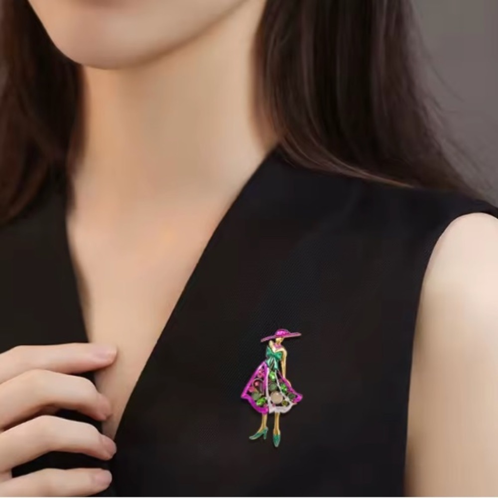 Exquisite Hollow Out Elegant Lady Crystal Enamel Pink Brooch.